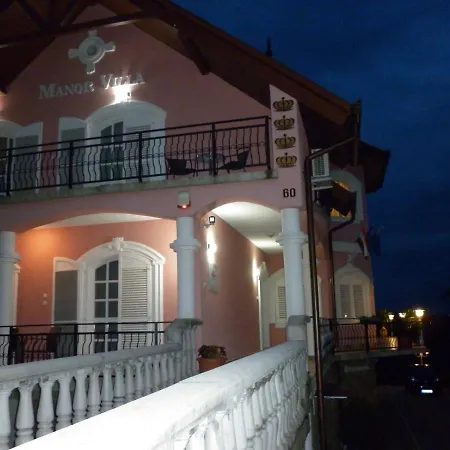 Manor *