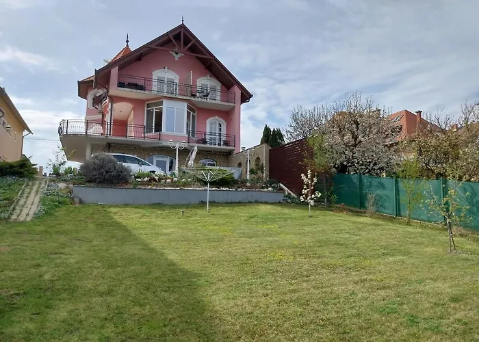 Manor Apartman *